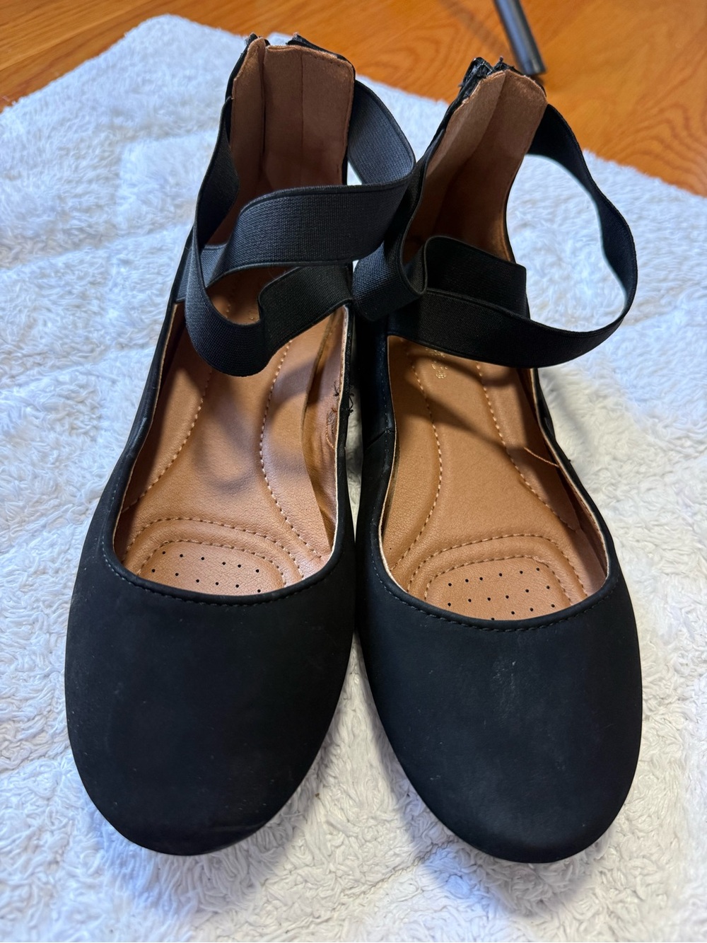 Women's Black Ankle-Strap Ballet Flats with Cushioned Insole